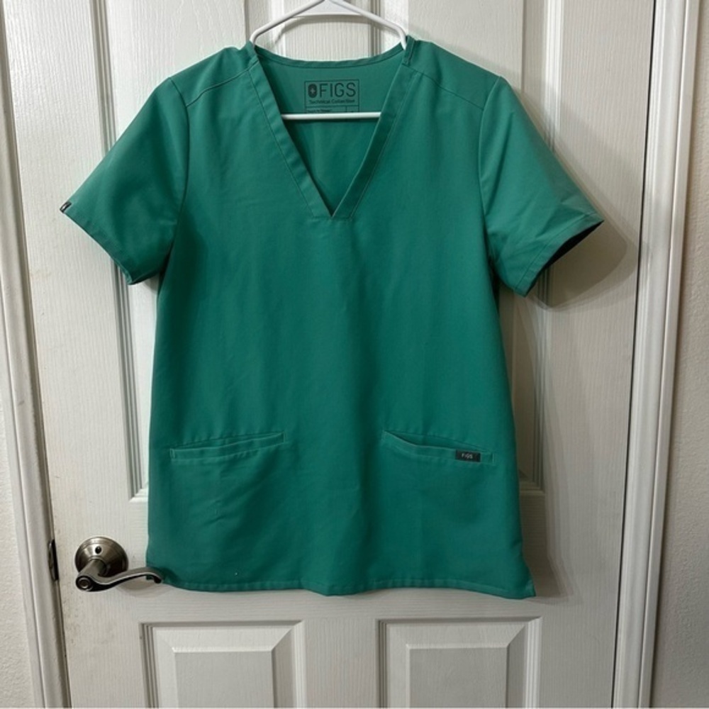 FIGS Scrub Top. Size small